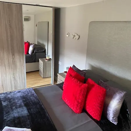 The Glen Guest House 1-Bedroom Guest House With Free Parking Fyfield  Extérieur photo