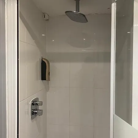 The Glen Guest House 1-Bedroom Guest House With Free Parking Fyfield  Extérieur photo