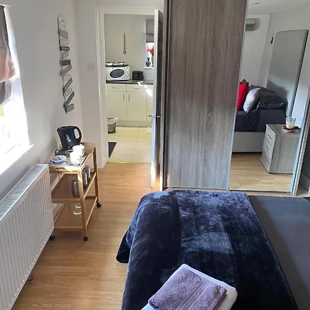 The Glen Guest House 1-Bedroom Guest House With Free Parking Fyfield  Extérieur photo