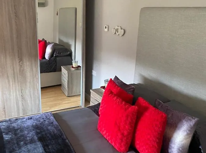 The Glen Guest House 1-Bedroom Guest House With Free Parking
