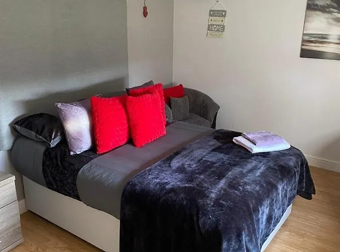 The Glen Guest House 1-Bedroom Guest House With Free Parking